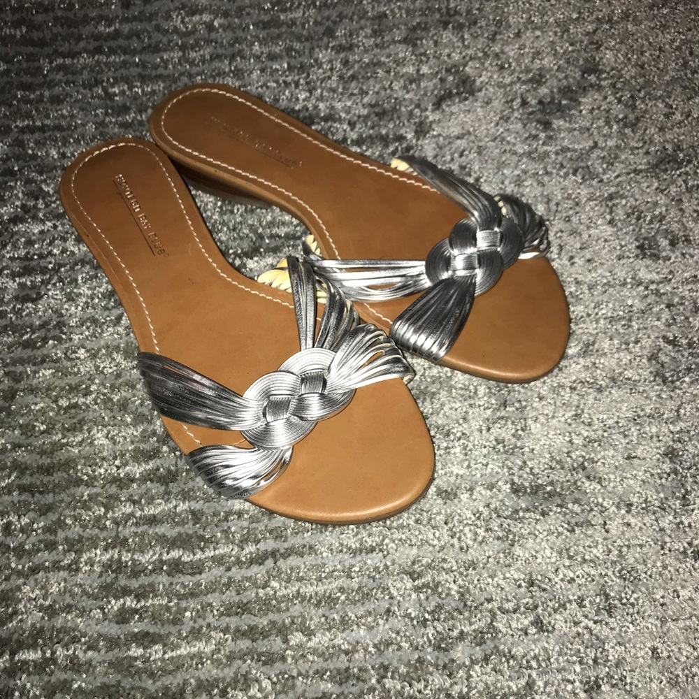 Montego Bay Club Sandals Sz8 Silver Knot Design
